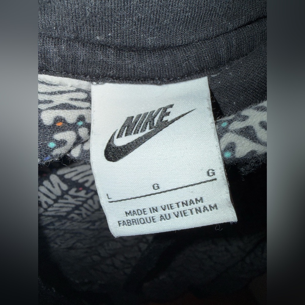 Nike Men's Black/White/Gray Logo Patterned Sweater SIZE LARGE LIKE NEW - Picture 2 of 11